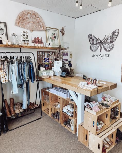 Saturday vibes at Moonrise Boutique ✨ Come shop our latest arrivals and treat yourself to something special 💫 #SaturdayShopping #MoonriseBoutique In store or online at www.moonrisevintageclothing.com Boho Store Decor, Boho Boutique Decor, Online Boutique Ideas, Clothing Boutique Decor, Clothing Boutique Interior, Boho Store, Saturday Vibes, Clothing Store Interior, Boutique Display