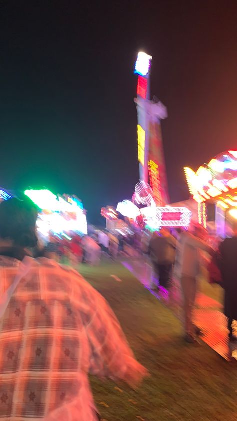 Flashing Lights Aesthetic, Late Night Fair Aesthetic, Neon Carnival Aesthetic, Mania Aesthetic, Carnival Aesthetic Night, Aesthetic Neon Lights, Summer Aesthetic Carnival, Carnival At Night Aesthetic, Carnival At Night Photography