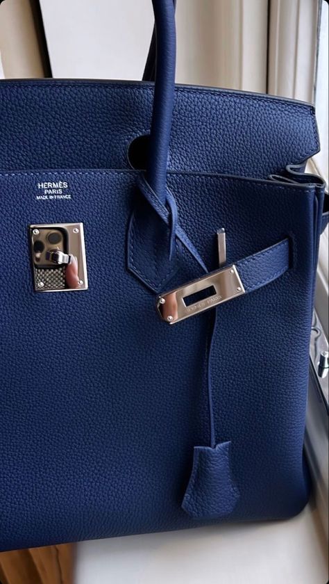 Blue Birkin, Equestrian Aesthetic, My Style Bags, Jewelry Accessories Ideas, Casual Chic Outfit, Hanging Bag, Hermes Bags, Hermes Bag, Blue Aesthetic