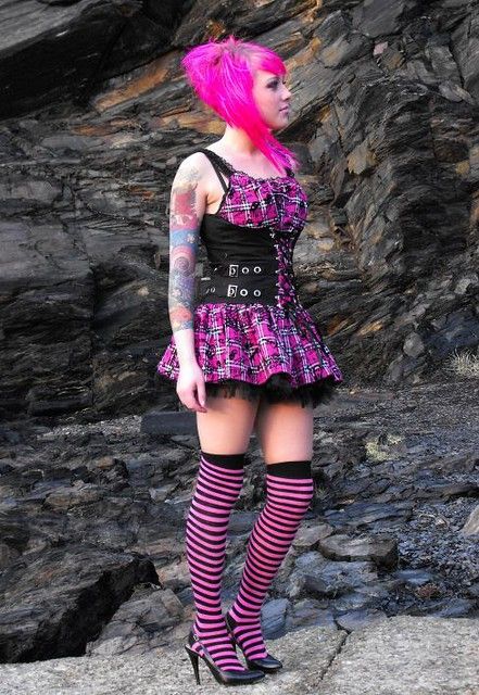 Punk Athstetic, Striped Socks Outfit, Bubblegum Goth, Sock Outfits, Striped Socks, Bubblegum Pink, Pink And Purple, Gothic Fashion, Bubble Gum