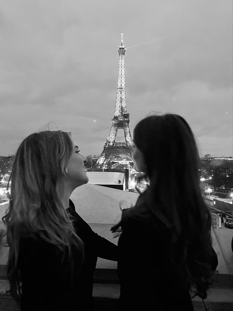 Bff Paris Aesthetic, Besties In Paris, Paris With Friends, Paris Aesthetic, 2025 Vision, Having Fun, Vision Board, Best Friends, Blonde