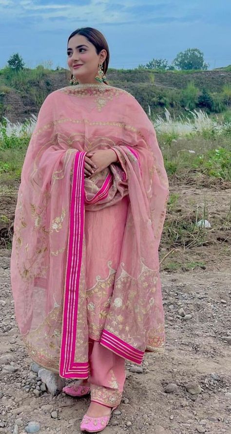 Light Pink Punjabi Suit, Light Pink Suits Women Indian, Pak Suits, Pink Suits Women, Diwali Fashion, Punjabi Dress Design, Suits For Women Indian, Elegant Veils, Indian Dresses For Women