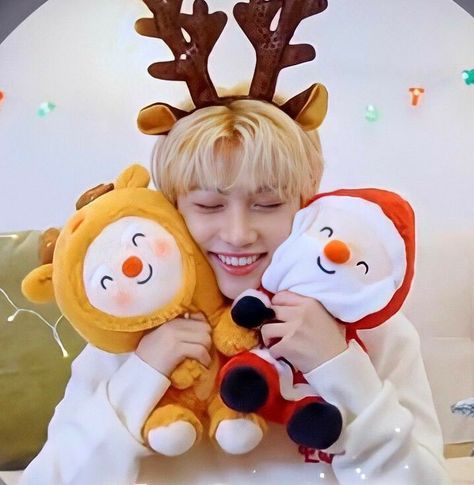 Felix Smile Cute, Felix Smile, Felix Christmas, Christmas Lockscreen, Christmas Icons, Lee Felix, Kids Icon, Felix Stray Kids, Christmas Love