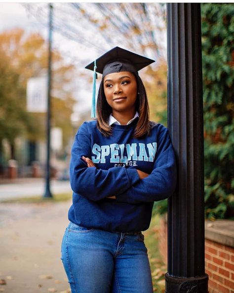 Black Girls Graduate ™ on Instagram: “The grind never stops! Congrats @cairo___ graduating from Spelman College 👩🏾‍🎓💕 #BlackGirlsGraduate #DegreedUp 📸: @mr_dadams” College Graduation Caps, College Photoshoot, Graduation Goals, Decision Day, Senior Board, Graduation Photoshoot Ideas, College Vibes, Grad Photo Ideas, Old Dominion University