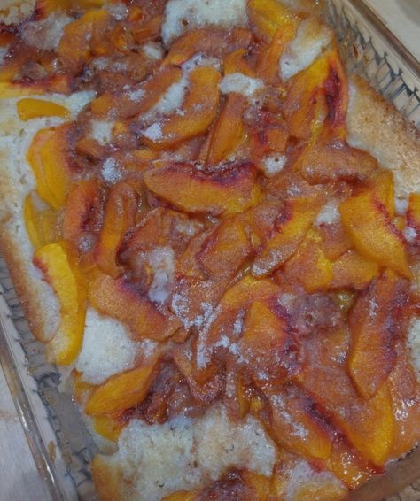 Peach Cobbler Aesthetic, Cobbler Aesthetic, Aesthetic Desserts, 2023 Aesthetic, Peach Cobbler, Cobbler, Peaches, Yummy Food