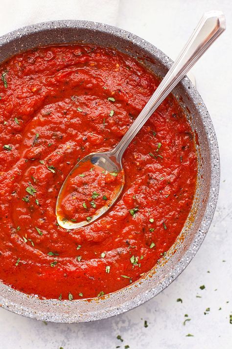 Pomodoro Sauce - This simple tomato sauce recipe comes together quickly and tastes DELICIOUS over pasta, chicken, zucchini noodles, spaghetti squash, and more! (Gluten free, vegan, paleo & whole30 friendly!) // tomato sauce recipe // pasta sauce recipe // pomodoro sauce recipe // pasta al pomodoro // #glutenfree #paleo #vegan #dairyfree #pasta #pastasauce #pomodoro Pomodoro Spaghetti, Healthy Tomato Sauce, Pomodoro Sauce Recipe, Pasta Sauce Recipes Tomato, Tomato Sauces, Pomodoro Sauce, Spaghetti Squash Recipes Easy, Pasta Al Pomodoro, Simple Tomato Sauce