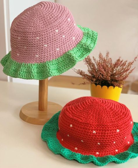 BevCrochet on Instagram: “Today, marked the one year of this account and my YouTube channel for crocheting. And this post to make it to be my hundred posts. 🎉💯🥳 To…” Free Crochet Hats, Strawberry Bucket Hat, Childrens Crochet Hats, Bucket Hat Pattern, Loom Knitting Projects, Crochet Strawberry, Colorful Hat, Crochet Hat Free, Crochet Hats Free Pattern