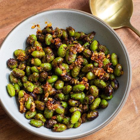 Crispy Edamame, Protein Entrees, High Protein Vegan Snacks, Frozen Edamame, Roasted Edamame, Edamame Recipes, Hot Snacks, Salad Toppers, Edamame Beans