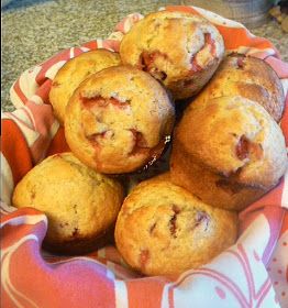 Sour Cream Muffins, Strawberry Muffins, Indulgent Food, Spring Brunch, Brunch Menu, Food Heaven, Quick Breads, Recipes From Heaven, Basic Recipes