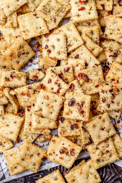 These southern fire crackers are just mini saltine crackers seasoned with olive oil, ranch seasoning, and red pepper flakes for a fun, easy party snack. They're also perfect for movie night or served with your favorite soup or chili. Fire crackers have a bold, zesty, slightly spicy flavor that's seriously addictive! Firecrackers Crackers, Saltiness Cracker Recipes, Crackers Seasoned, Fire Crackers Recipe, Seasoned Saltine Crackers, Firecracker Crackers, Saltine Cracker Recipes, Ranch Crackers, Seasoned Crackers