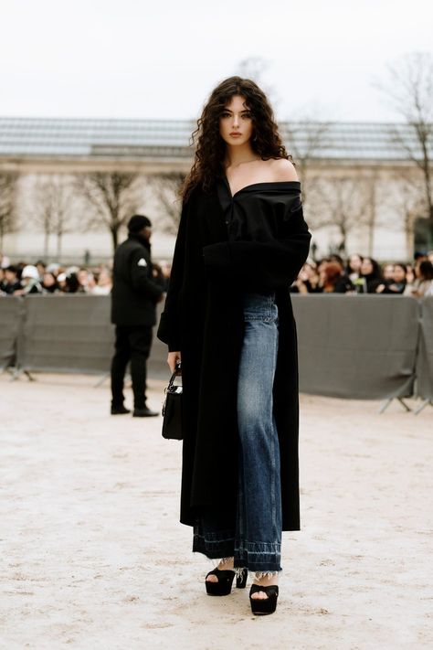 Paris Fashion Week Street Style AW24 Paris Fashion Week Outfits, Deva Cassel, Fashion Week 2024, Fashion Week Outfit, Edgy Chic, Paris Fashion Week Street Style, Style Looks, Paris Street Style, Paris Street