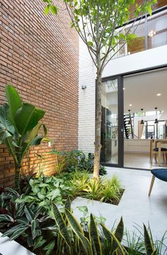 Inspirations for your courtyard | Cool ideas for your inspiration | Design Ideas | Interior Designs | Architecture Interior Courtyard House Plans, Indoor Courtyard, Small Patio Decor, Modern Courtyard, Courtyard House Plans, Minimalist Garden, Courtyard Design, Minimalist House, Small Courtyards