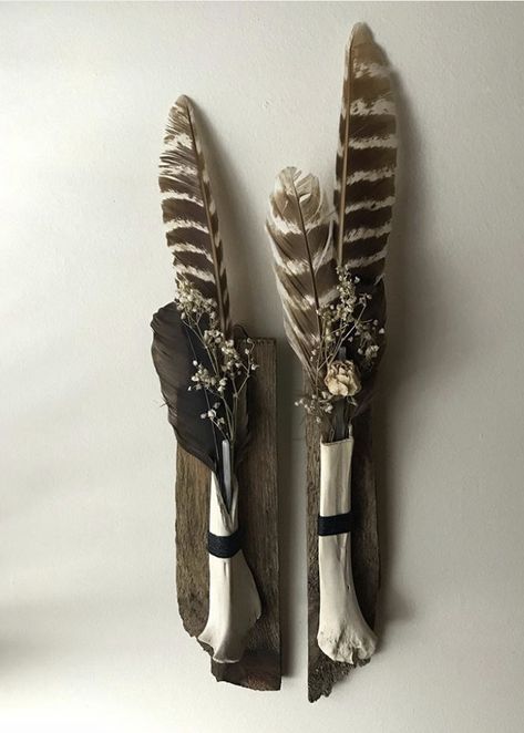 Vulture Culture Crafts, Bone Wedding Decor, Deer Skull Display Ideas, Diy Bone Decor, Bone Project Ideas, Bone Display Ideas, Deer Bone Art, Animal Bone Decor, Crafts With Bones