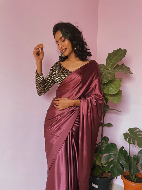 Dusky Pink Saree, Dusky Skin Outfits Indian, Dusky Skin Saree Look, Lehenga For Girls, Dusky Skin, Wedding Fits, Saree Accessories, Maroon Saree, Hot Pink Blouses