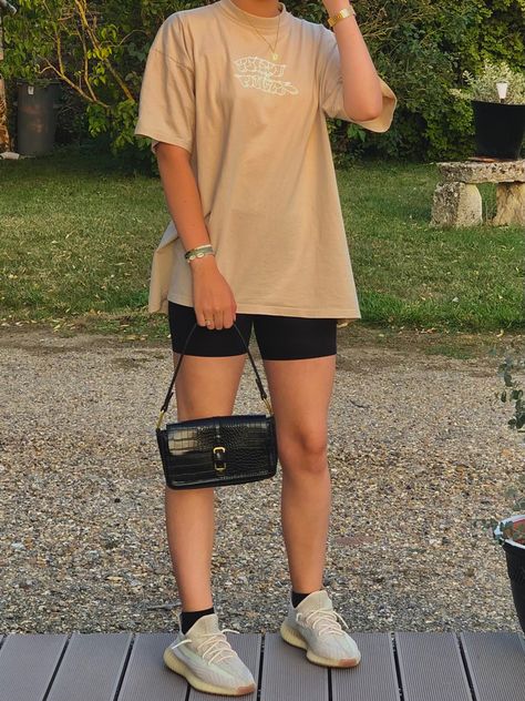 Beige Tshirt Outfits Women, Beige Tshirt Outfits, Beige Tshirt, Tshirt Outfit, Outfit For Women, Beige Outfit, Effortlessly Chic Outfits, Cute Stars, My Outfit