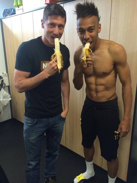 Robert Lewandowski and Pierre-Emerick Aubameyang joining the Banana Movement Pierre Emerick Aubameyang, Dani Alves, Fc Bayern Munich, Football Is Life, Robert Lewandowski, Football Photos, Football Memes, Football Funny, Football Pictures