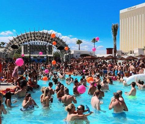 Daylight Beach Club @ Mandalay Bay Pool Party Club, Men Pool Party, Krewella, Casino Theme Party Decorations, Casino Party Foods, Las Vegas Photos, Electric Forest, Electric Daisy Carnival, Make Money From Pinterest