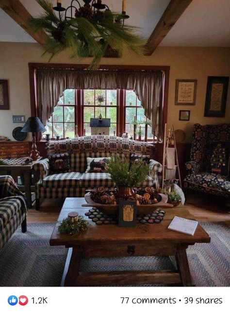 Primitive Living Room Furniture, Country Livingrooms, Americana Living Rooms, Early American Decorating, Cozy Country Home, Colonial Living Room, Country Living Rooms, Primitive Decorating Ideas, Colonial Home Decor