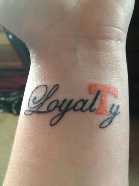 Great tat. #Vols Sports stories that entertain and inform check out RollTideWarEagle.com Tennessee Tattoo, Loyalty Tattoo, Football Tattoo, Rocky Top Tennessee, Tennessee Volunteers Football, Tennessee Girls, Tennessee Football, Rocky Top, Face Tattoos