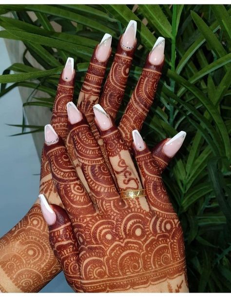 Bride Nail, Golden Nail Art, Bridal Nails Designs, Snapchat Selfies, Face Charts, Nail Collection, Golden Nails, Nails Arts, Makeup Face Charts