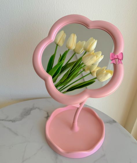 Flower mirror aesthetic💐 #thatgirl #ａｅｓｔｈｅｔｉｃ #flora #vibes #pink Thatgirl Aesthetic, Table Aesthetic, Mirror Aesthetic, Flower Mirror, Aesthetic Mirror, Flower Table, Table Mirror, Table Flowers, Mirror Table