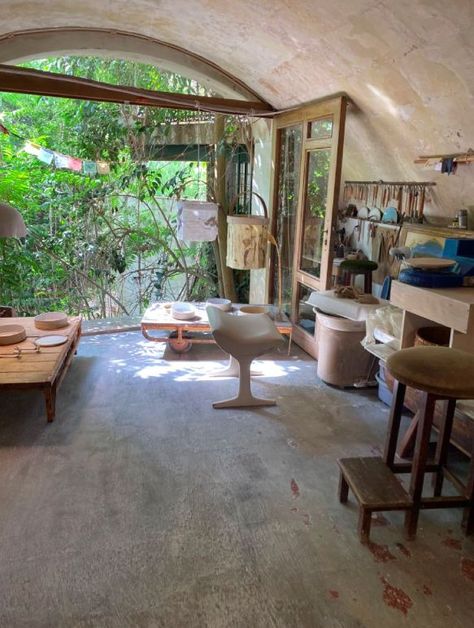 dreamy studio bringing the outisde in Cottage Core Home, Architecture Renovation, Art Studio Space, Studio Shed, Backyard Picnic, Art Studio At Home, Ceramic Workshop, Cob House, Dream Studio