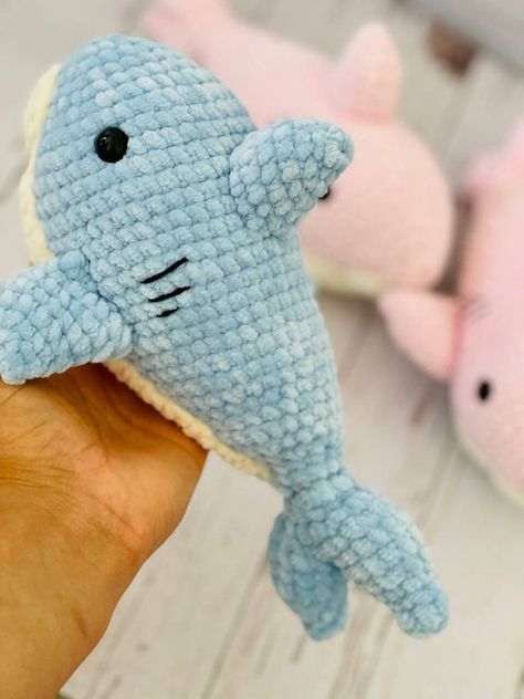 Shark Crochet Plushie, Blue Crochet Ideas, Sea Animal Crochet, Plush Yarn Crochet, Crochet Sea Animals, Blue Amigurumi, Crochet Ocean Animals, Crocheted Shark Pattern, Shark Crochet