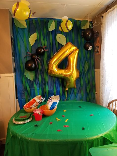 Diy Bug Party Decorations, Diy Bug Decorations, Insect Birthday Party Decorations, Bug Themed Birthday Party Decorations, Insect Theme Birthday Party, Bug Party Decor, Bug Birthday Party Decorations, Bug Balloons, Insect Party Ideas