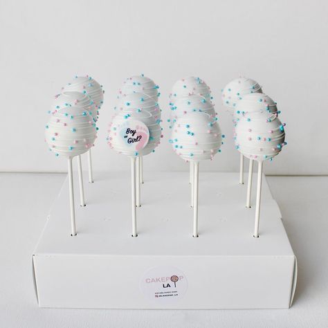 Cakepop Gender Reveal Ideas, Cake Pops Gender Reveal Cute Ideas, Gender Reveal Ideas Cake Pops, Cake Pop Gender Reveal Ideas, Gender Reveal Sweets Ideas, White Themed Gender Reveal, Gender Cake Pops, Gender Reveal Small Cake, Gender Reveal Cake Pops Ideas