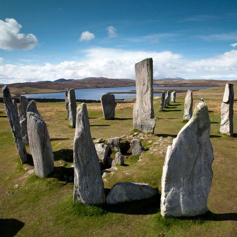 Calanais Standing Stones Callanish Stones, Highland Fling, Landscape Reference, Ancient Monuments, Scotland Vacation, Stone Circles, Isle Of Lewis, Scottish History, Scotland Trip