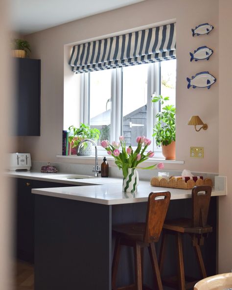 Blind For Kitchen Window, Kitchen Blinds Ideas Above Sink, Kitchen Blinds Ideas, Kitchen Curtain Ideas, Ceiling Mounted Curtains, Kitchen Blind, Roman Blinds Kitchen, Above Sink, Half Curtains