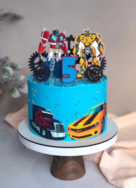 Transformers Buttercream Cake, Transformers Bday Cake, Optimus Prime And Bumblebee Cake, Transformers Birthday Cake Diy, Transformers Birthday Cakes, Bumble Bee Cake Transformers, Optimus Prime Birthday Cake, Transformers Birthday Ideas, Transformer Cakes For Boys