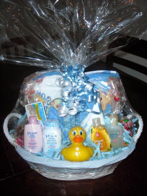 How to put together a baby gift basket! Lyndi's Projects: Baby Gift Basket Theme Baskets, Tree Basket, Corporate Gift Baskets, Baby Shower Baskets, Baby Shower Gift Basket, Diy Baby Shower Gifts, Spa Gift Basket, Staff Gifts, Baby Baskets