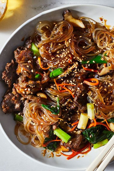 Party Dinner Ideas, Korean Japchae, Japchae Recipe, Potato Noodles, Recipes Healthy Dinner, Sweet Potato Noodles, Dinner Recipes Healthy, Party Dinner, Food Recepie