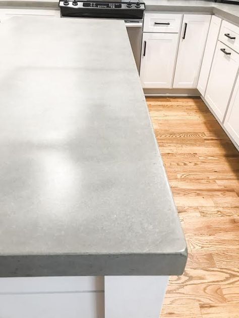 Making Concrete Countertops, Kitchen Countertops Ideas, Timber Benchtop, Countertop Decor Ideas, Painting Laminate Countertops, Countertop Transformations, Diy Concrete Counter, Faux Marble Countertop, Granite Cleaner