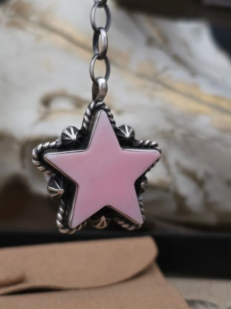 Sterling Silver Pink Conch Shell Star Lariat Necklace Navajo Handmade by Donovan Skeets Stamped by the Artist Chain Measures 22 1/2" Pink Conch Jewelry, Jewelry Soldering, Western Barbie, Western Fashion Jewelry, Rodeo Jewelry, Western Fits, Western Stuff, Conch Jewelry, Turquoise Western