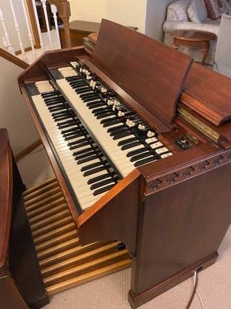 Organ Instrument Aesthetic, Hammond Organ, Organ Music, Aesthetic Apartment, Music Tutorials, Music Machine, Electronic Music, Classical Music, Musical Instruments