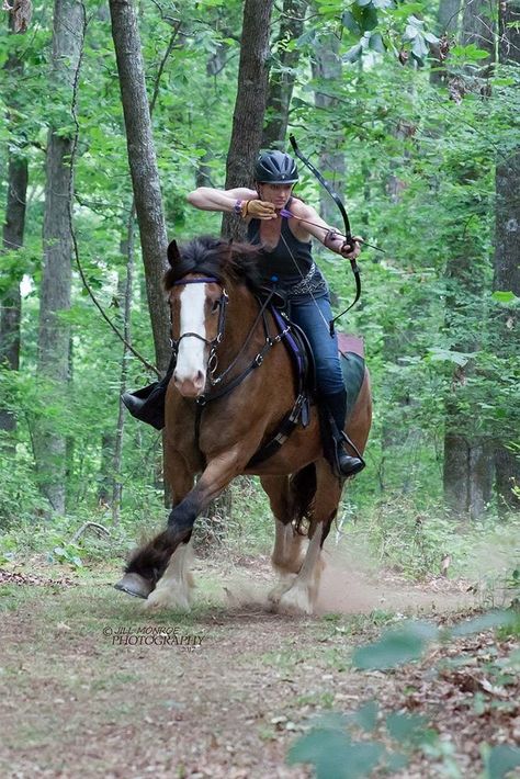 Horse Riding Archery, Horseback Archery Aesthetic, Horse Back Archery, Archer On Horse, Archer On Horseback, Mounted Archery Horses, Archery On Horseback, Horse Field, Field Archery