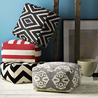 DIY floor poufs using THREE DOLLAR ikea rug Ikea Rug, Diy Sy, Tv Area, Cushion Ideas, Floor Pouf, Costura Diy, Pillows Flowers, Diy Flooring, Diy Quilt