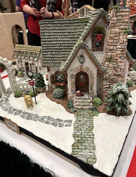 Cool Gingerbread Houses, Penguin Cakes, Gingerbread House Designs, Holiday Baking Recipes, Gingerbread House Decorations, Christmas Gingerbread House, Garden Rose, Christmas Villages, December 12