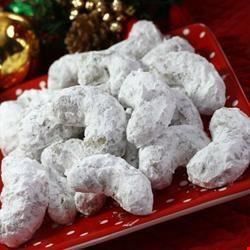 Crescent Cookies, Pecan Sandies, Crescent Recipes, Pecan Tarts, Shortbread Recipes, Pecan Cookies, Pecan Recipes, Xmas Cookies, Wedding Cookies