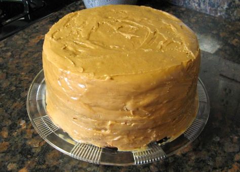 Brown Sugar Caramel Frosting Recipe Banana Cake With Caramel, Cake With Caramel Frosting, Brown Sugar Icing, Southern Caramel Cake, Jam Cake, Kek Lapis, Cake With Caramel, Caramel Icing, Cake Frosting Recipe