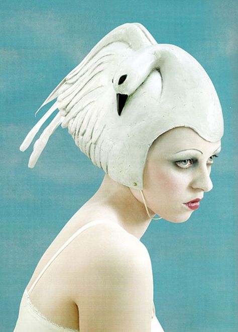 Gaby-Herbstein-swan-swimming-cap-hat Cyberpunk Hair, Bathing Cap, Crazy Hats, Futuristic Style, White Swan, Futuristic Fashion, Swim Caps, Man Fashion, White Bird