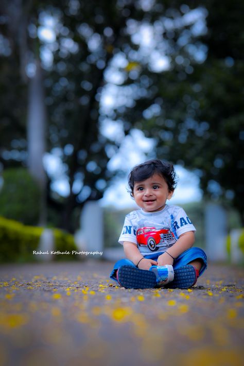 Baby Boy Outdoor Photoshoot, Baby Shoot Background, Pre Birthday Shoot Baby Boy, Baby Shoot Outdoor, Baby Photoshoot Ideas 1 Year, Baby Outdoor Photoshoot, 1st Birthday Boy Photoshoot, Baby Holiday Photos, Baby Photography Poses