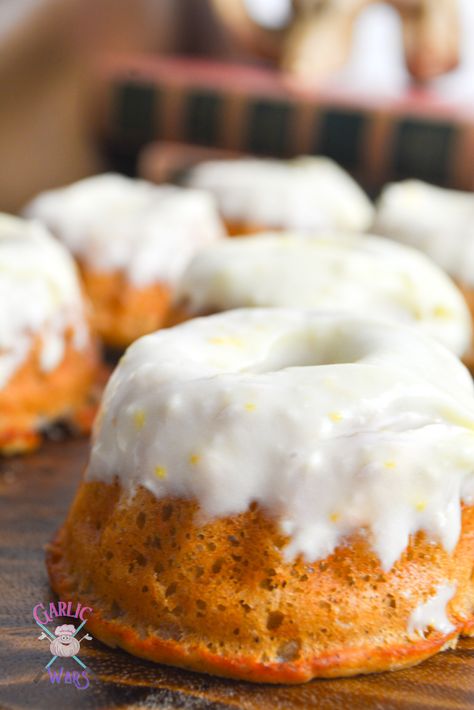 A sweet and spicy yeasted cake recipe topped with a creamy orange glaze! As seen on The Elder Scrolls V: Skyrim Skyrim Sweet Rolls, Sweet Rolls Skyrim, Yeasted Cake, Fantasy Recipes, Skyrim Food, Sweet Roll Recipe, Orange Glaze, Creamed Honey, Elder Scrolls V Skyrim