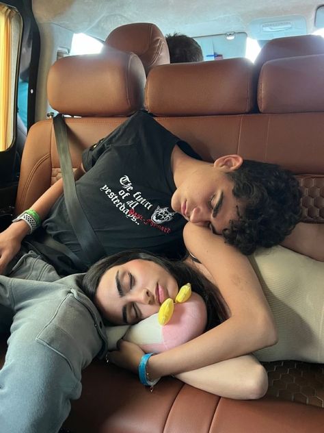 Family Traveling Aesthetic, Cute Siblings Pictures, Us When Couple, Couple In Turkey, Couple Napping, Family Aesthetic Pictures, Cute Sibling Pictures, Family Pictures Aesthetic, Aesthetic Family Pictures