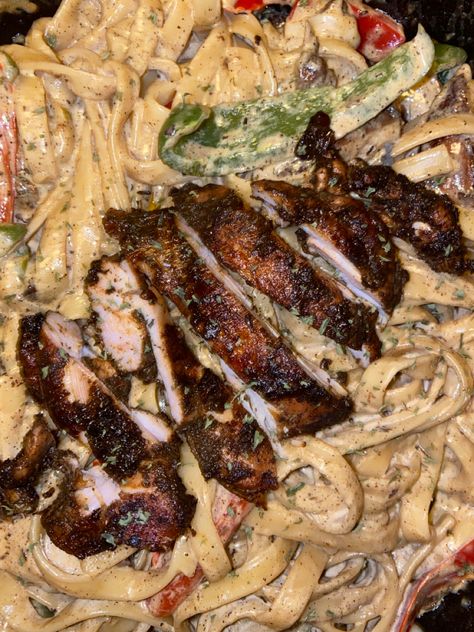 Rasta pasta recipie i made off youtube. Absolutly Delicious. Jerk Alfredo Pasta, Jerk Rasta Pasta, Rasta Pasta Jamaican, Jerk Pasta, Rasta Pasta, Soul Food Dinner, Easy Healthy Meal Prep, Food Babe, Food Therapy