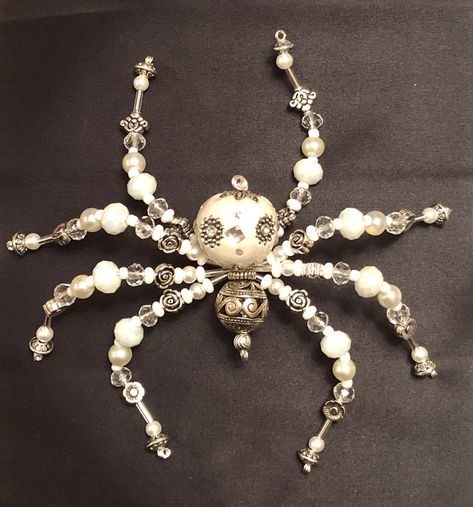 Christmas Spider Diy, Bead Insects, Diy Spiders, Wire Insects, Bead Spiders, Bead Spider, Beaded Insects, Christmas Spiders, Spider Ornament