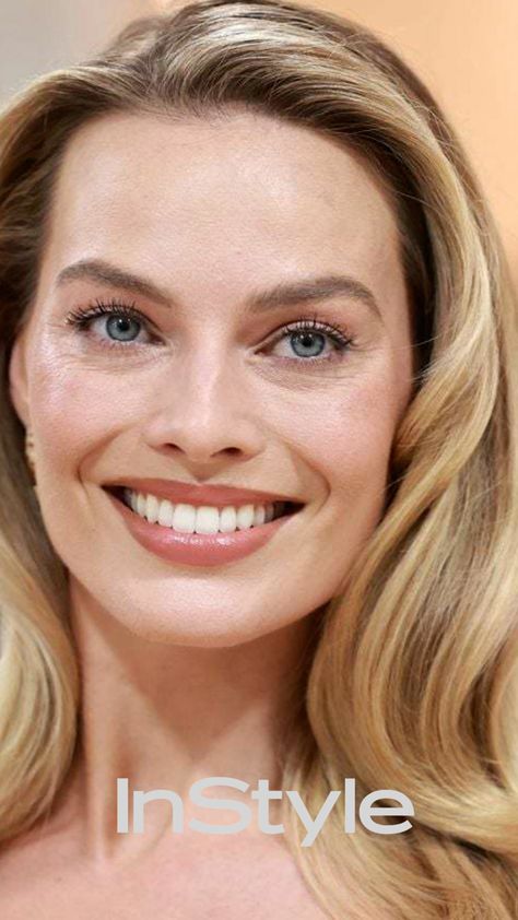 Margot Robbie hat bei der Met Gala 2023 ein Chanel-Kleid getragen, das Erinnerungen weckt: Vor 20 Jahren, im Januar 1993, präsentierte Cindy Crawford die Kreation auf dem LaufstegMode, Fashion, Fashion-Inspo, Modeinspirationen, Outfits, Style Amber Valletta, Michelle Yeoh, Cindy Crawford, Cara Delevingne, Margot Robbie, Hollywood Glamour, Mode Inspiration, Old Hollywood, Fashion Fashion