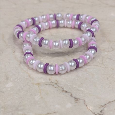 Butterfly Clay Bead Bracelet, Pearl Clay Bead Bracelet Ideas, Purple Bracelet Aesthetic, Braclets Ideas Beaded Aesthetic, Bracelet Ideas Glass Beads, Purple Bracelet Ideas, Cute Seed Bead Bracelets, Cute Clay Bead Bracelets, Bracelet Patterns Beads